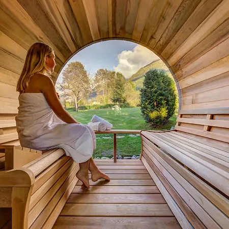 Tiki - Hot Tub & Sauna *