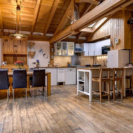 Tiki - Hot Tub & Sauna