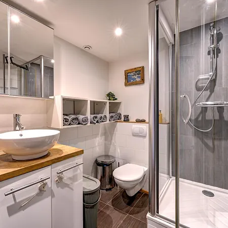 Tiki - Hot Tub & Sauna *