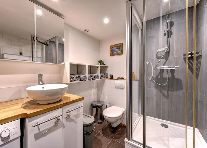 Tiki - Hot Tub & Sauna *