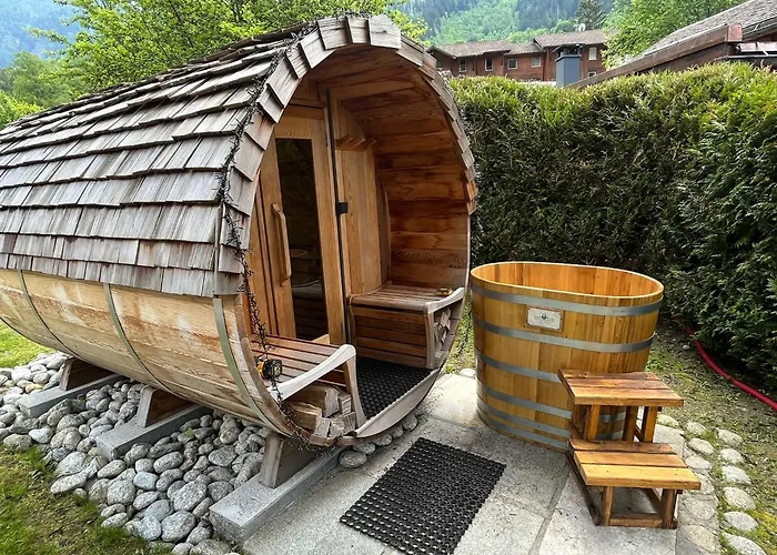 Tiki - Hot Tub & Sauna Domek alpejski *