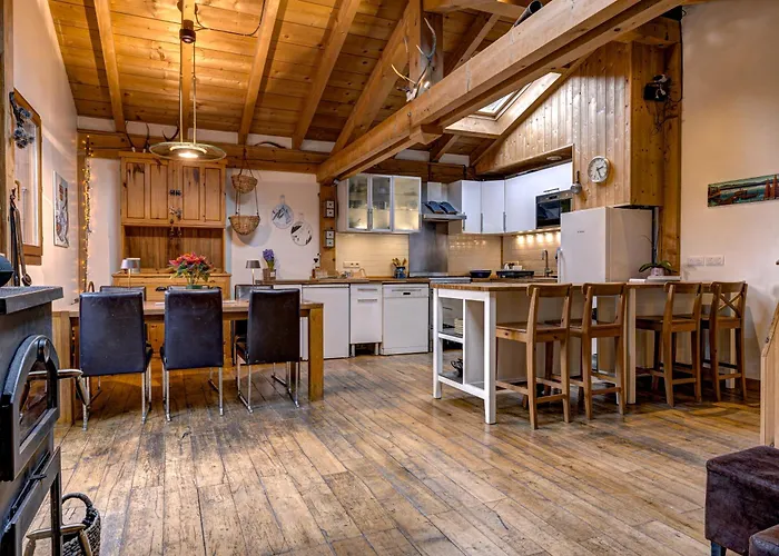 Tiki - Hot Tub & Sauna